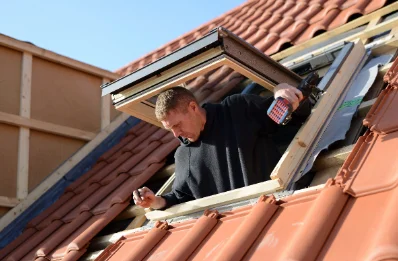 Pose de fenêtres de toit Velux au Breil-sur-Mérize